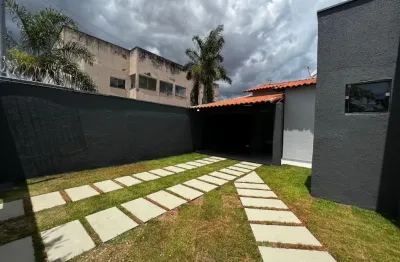 Casa com 3 quartos à venda no Jardim Europa, Uberlândia 