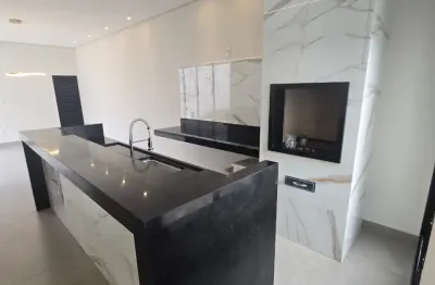 Casa com 3 quartos à venda no Jardim Holanda, Uberlândia 