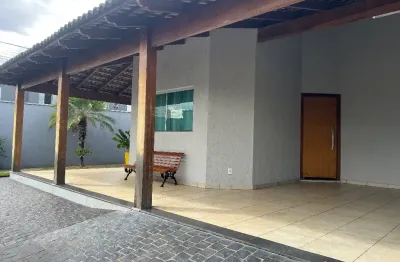 Casa com 3 quartos à venda no Jardim Holanda, Uberlândia 