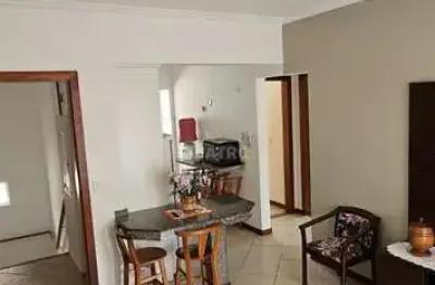 Apartamento com dois dormitórios a 200m da praia de bombas