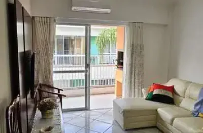 Apartamento com dois dormitórios a 200m da praia de bombas