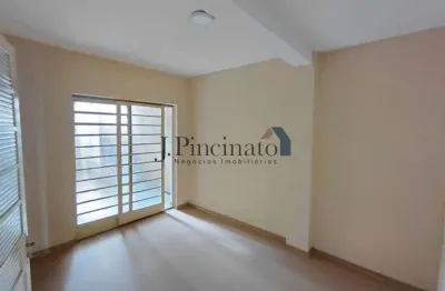 Casa com 03 quartos e entrada compartilhada para locação no bairro vianelo em jundiaí sp.