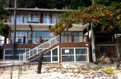 Pé na areia - lindo sobrado - 3 suítes + 3 chalés de madeira.