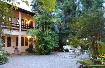 Amplo apartamento - permite financiamento - piscina e paisagismo no condomínio.