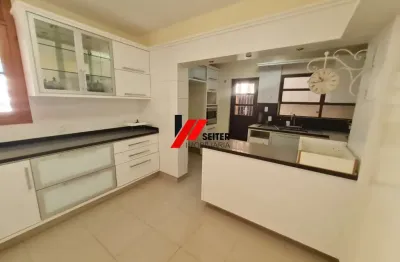 Apartamento com 4 quartos para alugar no Centro, Florianópolis 