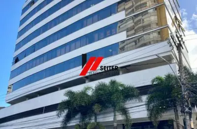 Sala comercial com 8 salas para alugar no Estreito, Florianópolis 
