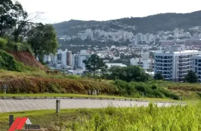 Terreno a venda no bairro itacorubi com localização previlegiada