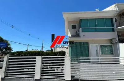 Casa duplex com 2 dormitórios com móveis planejados à venda no bairro forquilhas em são josé