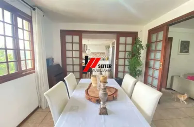 Casa à venda no bairro agronômica com vista para o mar em florianópolis