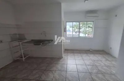 Sala comercial com 1 sala para alugar no Córrego Grande, Florianópolis 