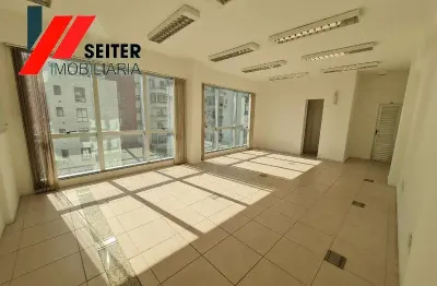 Conjunto de salas comerciais para locação centro florianopolis