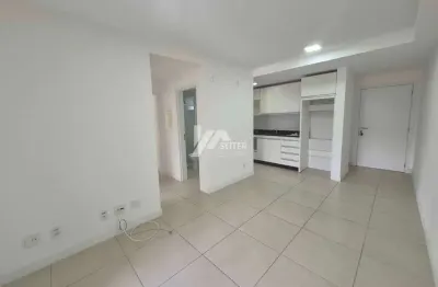 Apartamento de 2 dormitórios com suite semi mobiliado e sacada com churrasqueira