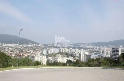 Terreno a venda no bairro Itacorubi com localização alto padrão