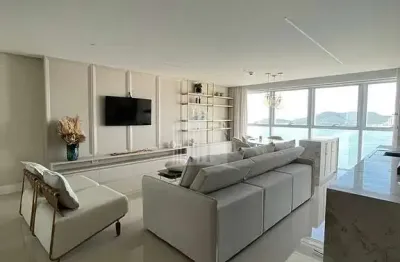 Alto padrão com vista panorâmica da orla finamente decorado