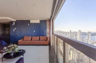 Apartamento novo! com 4 dormitórios sendo 2 suítes e 3 vagas no centro de balneário camboriú