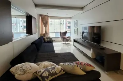 Apartamento com 3 dormitórios sendo 2 suites, semimobiliado no centro de balneário camboriú