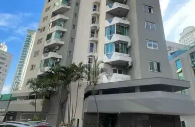 Apartamento próximo ao mar com 1 dormitório e 1 vaga na avenida brasil em balneário camboriú