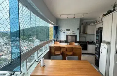 Ótimo apartamento mobiliado com ampla sacada com churrasqueira