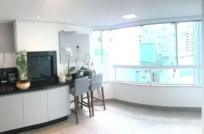 Apartamento quadra mar!! com 3 dormitorios sendo 1 suíte e 2 vagas no centro de balneário camboriú