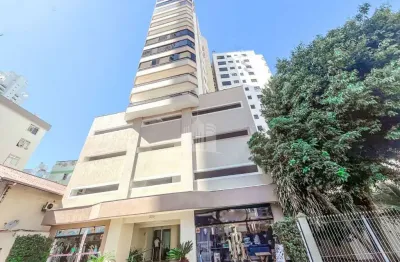 Apartamento com 3 dormitórios sendo 1 suíte e 2 vagas de garagem no centro em balneário camboriú
