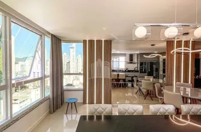 Apartamento com 4 suítes e 2 vagas de garagem no centro em balneário camboriú