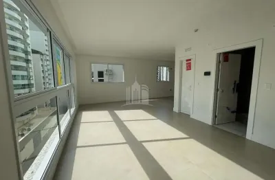 Apartamento novo com 03 dormitórios no centro de balneário camboriú