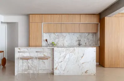 Apartamento frente mar reformado com 3 suítes e 2 vagas