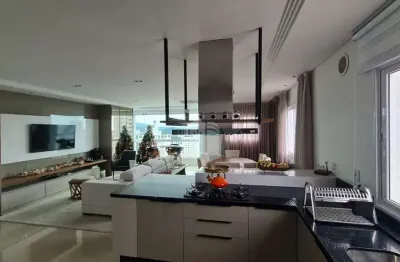 Lindo apartmento com 03 suítes e 03  vagas a poucos metros do mar