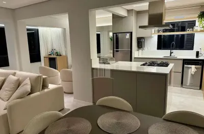 Apartamento reforma, decorado e mobiliado, 350 metros do mar.