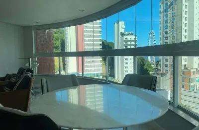 Apartamento mobiliado com 3 suítes e 2 vagas de garagem na barra norte