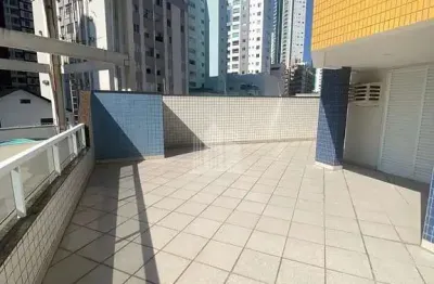 Apartamento garden quadra mar com 3 quartos e 2 vagas de garagem no centro de balneário camboriú
