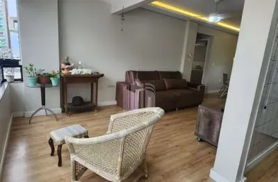 Oportunidade em balneário camboriú, 2 dormitórios, 100 metros da praia.