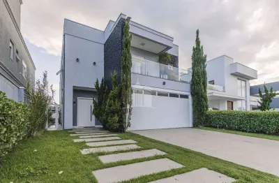 Casa alto padrão no condomínio caledônia em camboriú