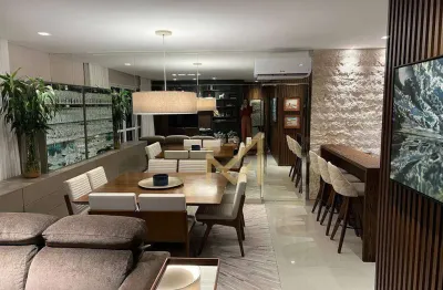 Apartamento alto padrão no centro – totalmente mobiliado- 2 quartos e 1 suite - area de lazer completa.