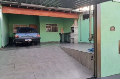 Linda casa com suite e closet - 5 minutos do shopping jaragua e centro