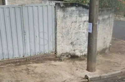 Imovel com excelente localizacao,farmacias,supermercado e centro.