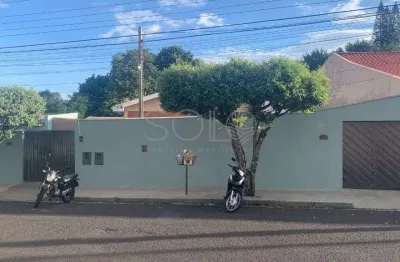 Casa espacosa + 2 ediculas | oportunidade para morar e investir!