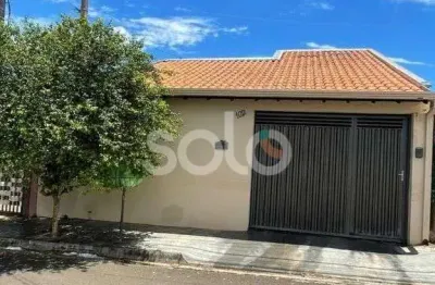Excelente casa com otimo aproveitamento dos espacos, comodos bem distribuidos e ambientes arejados, proporcionando conforto e qualidade de vida !!