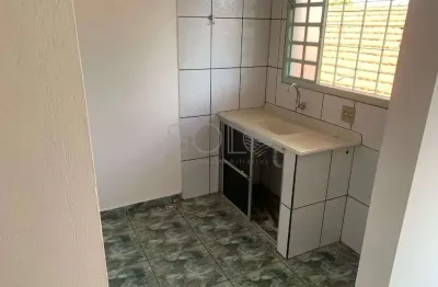 Casa com 1 quarto para alugar na Rua Voluntários da Pátria, 817, Centro, Araraquara por R$ 600