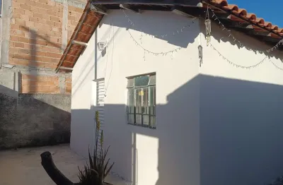 Imóvel de 3 quartos na santa quitéria, esmeraldas-mg: casa à venda - 80m², 1 vaga de garagem.