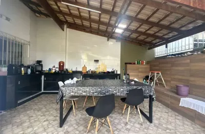 Imperdível oportunidade! casa à venda em esmeraldas-mg, bairro nova esmeraldas, com 3 quartos, 1 sala, 2 banheiros, 1 vaga de garagem, 180,00 m².