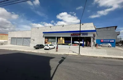 Loja comercial de alto padrão para locação no centro de esmeraldas-mg: 2 salas, 1 banheiro, 2 vagas de garagem, 99,60 m² de área.