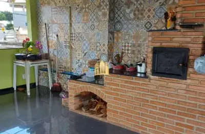 Casa ampla com área gourmet à venda  4 quartos, 360m²