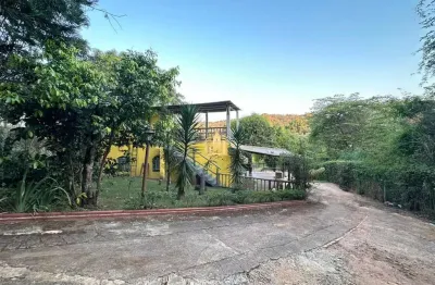 Sítio quati completo: 3 quartos, suíte, área gourmet, piscina, lagoa e poço artesiano - 1000m²