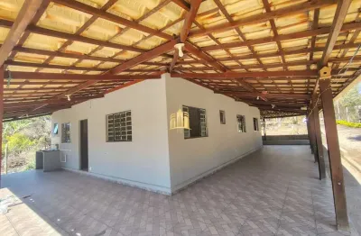 Sítio para locação cidade jardim esmeraldas ? 3 quartos, suíte, área gourmet, piscina, rio ? r$ 2.000/mês