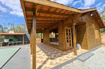 Sítio esmeraldas mg - casa madeira garantia, 2 baias, gourmet, piscina, 2000m² - r$ 285 mil