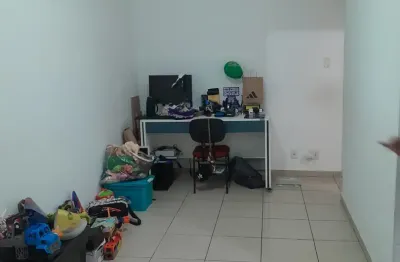 Apto localizado no 2 andar de escada a 2 quadras da praia com 2 dormitórios, sala 2 ambientes , copa , cozinha e vaga coletiva suficiente