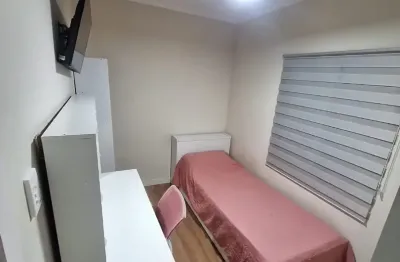 Lindo apartamento térreo no bnh todo reformado ,ficam os guarda roupas, armários de cozinha ,ar condicionado e fechadura digital, área fechada