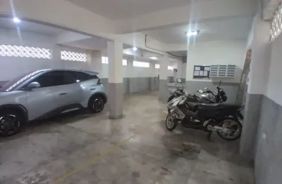Apto de frente com sacada em prédio de 3 andares o imóvel está localizado no 2 andar com vaga de garagem coletiva