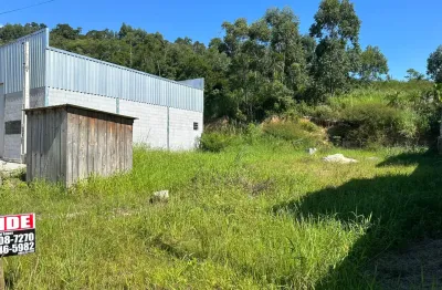 Terreno com 490 m², possuindo escritura pública, com viabilidade tanto residencial quanto industrial, ideal para construção de galpão, empresa, depósito ou moradia.